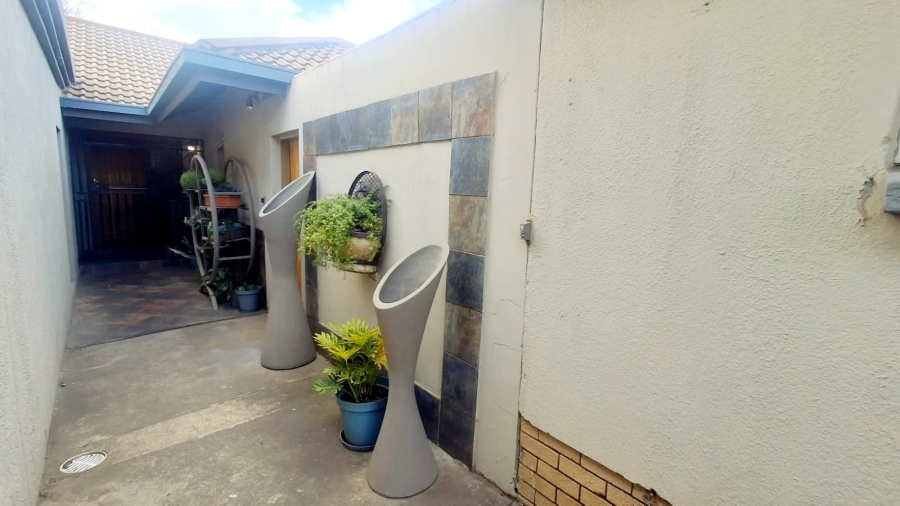 4 Bedroom Property for Sale in Vaalpark Free State